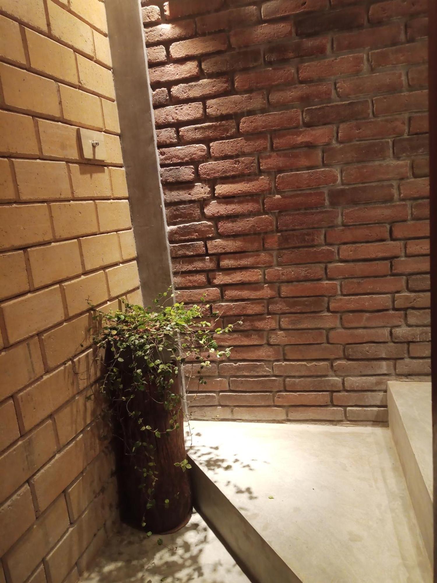 The Brick Wonder 호텔 Habaraduwa Central 외부 사진